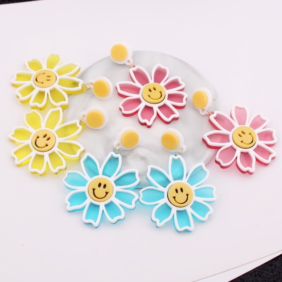 3/$30 NEW! Big Happy Flowers Earrings Korean Design